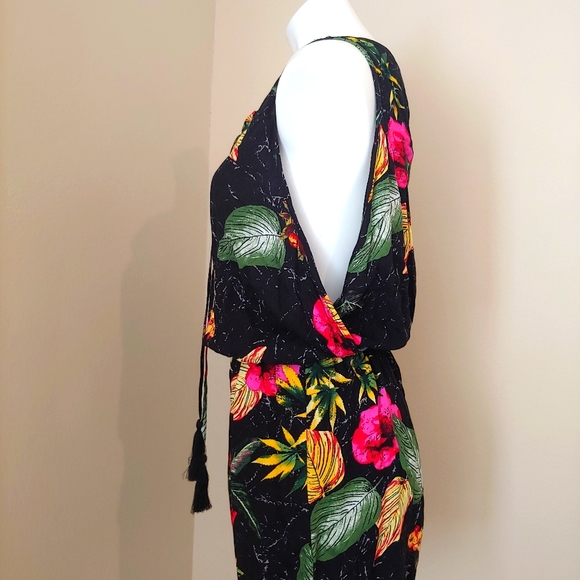 🔴 Floral Romper - Picture 4 of 4